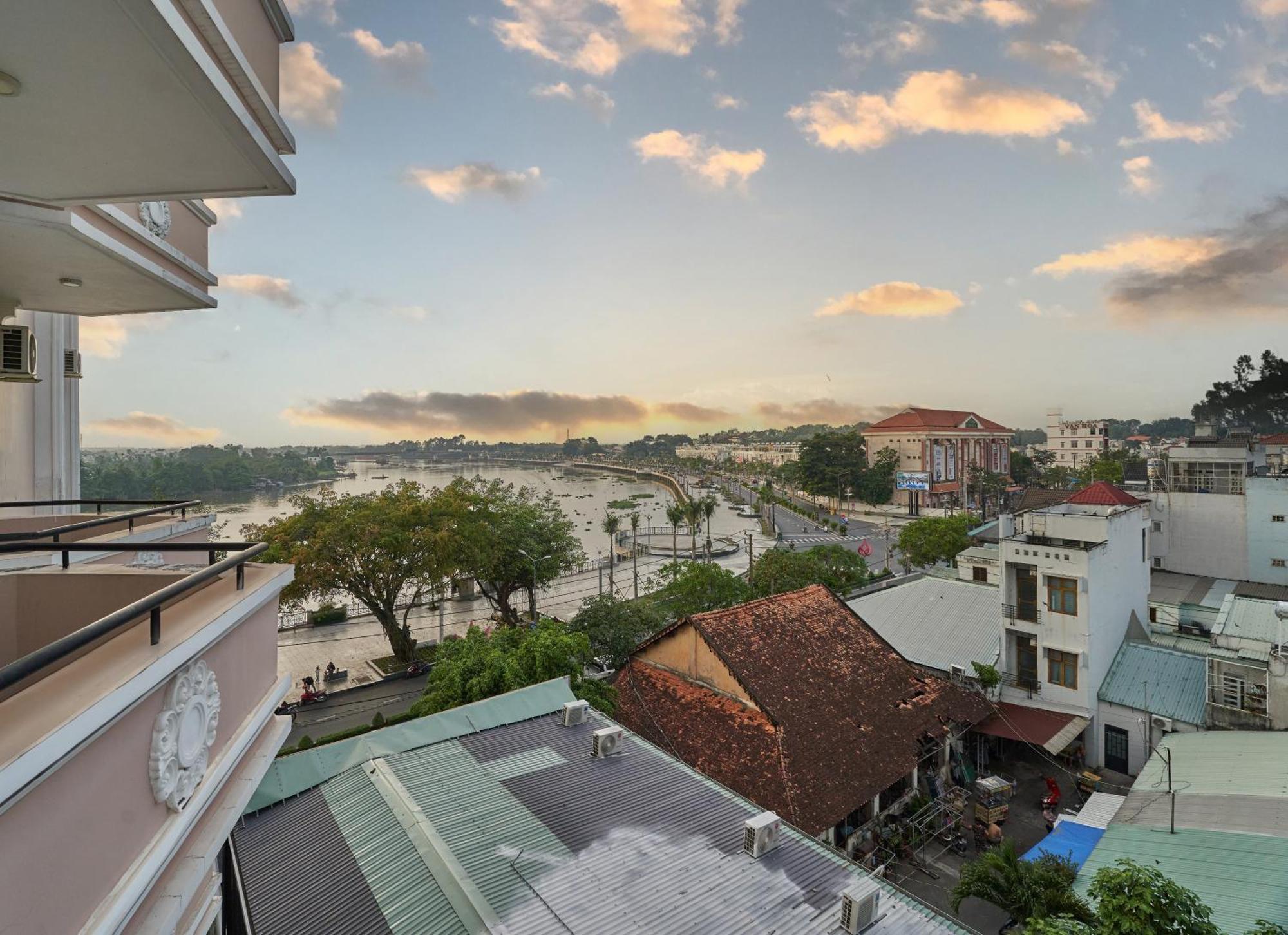 Bcons Riverside Hotel Binh Duong Thu Dau Mot Extérieur photo