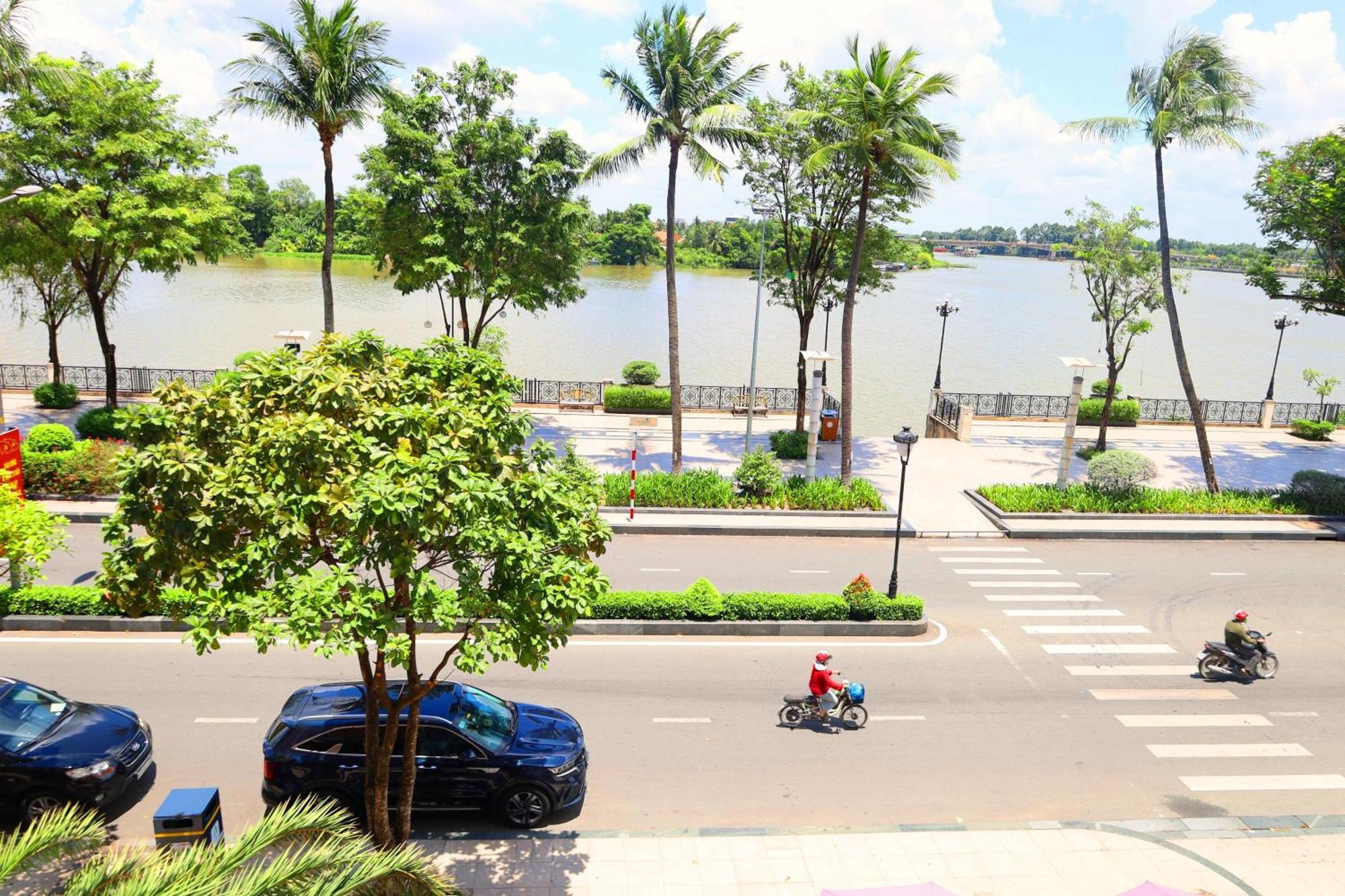Bcons Riverside Hotel Binh Duong Thu Dau Mot Extérieur photo